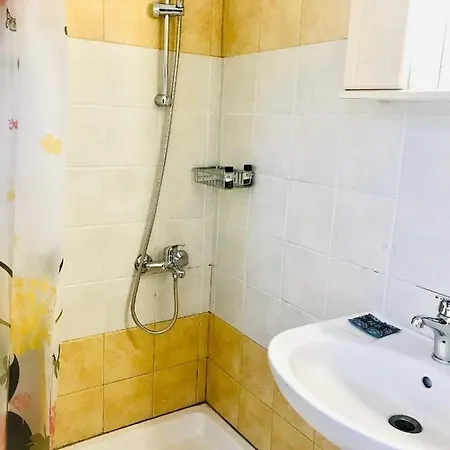 Affittacamere In Studio - Banos 1 Bed Studio And Swimming Pool