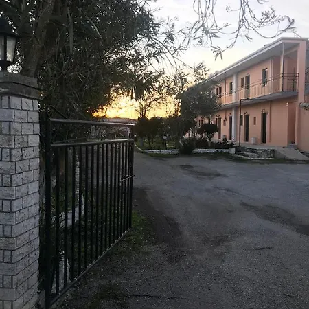 In Studio - Banos 1 Bed Studio And Swimming Pool Affittacamere Roda (Corfu)