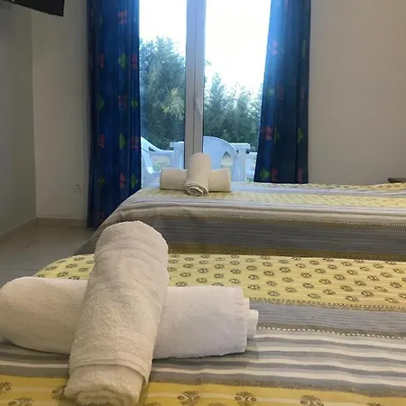 In Studio - Banos 1 Bed Studio And Swimming Pool * Roda (Corfu)