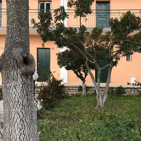 Affittacamere In Studio - Banos 1 Bed Studio And Swimming Pool *