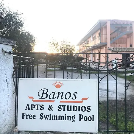 In Studio - Banos 1 Bed Studio And Swimming Pool