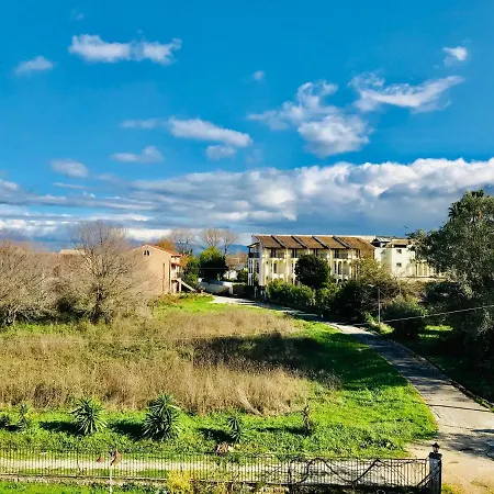 Affittacamere In Studio - Banos 1 Bed Studio And Swimming Pool *
