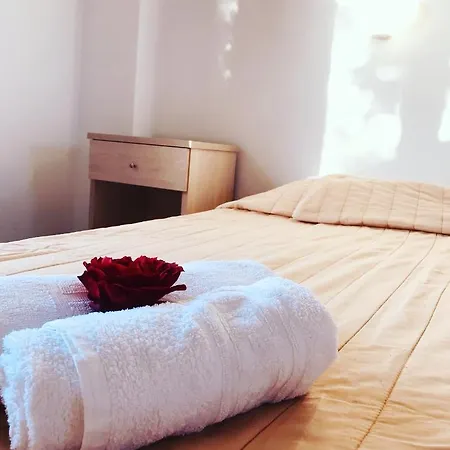 In Studio - Banos 1 Bed Studio And Swimming Pool